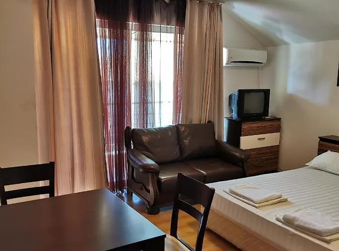 Jelezchevi Guest Πριμόρσκο